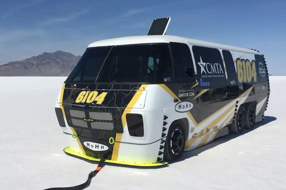     Это самый бешеный автодом мира. Вы бы хотели в таком путешествовать?