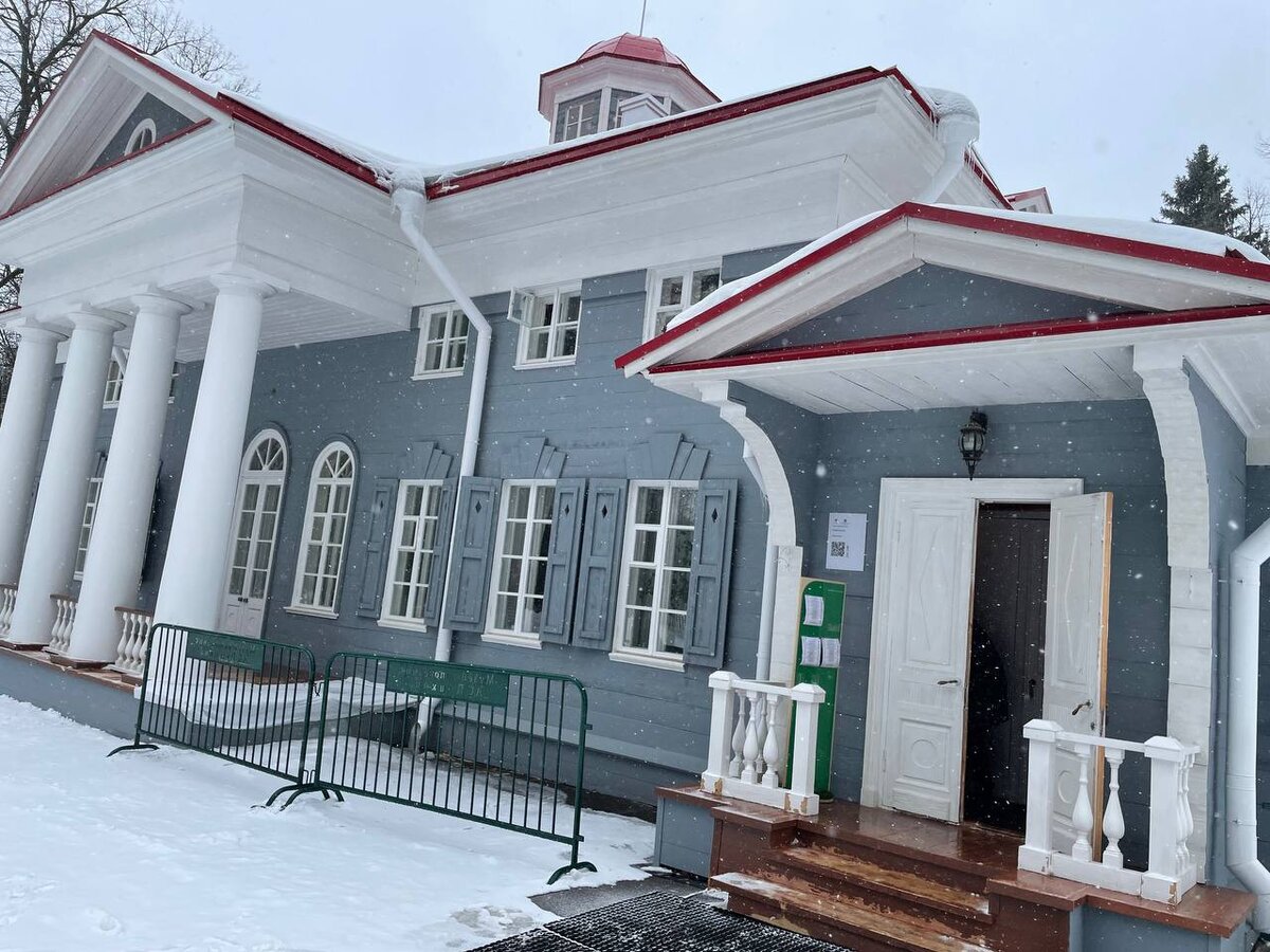 Дом был воссоздан к 200-летию рождения А. С. Пушкина