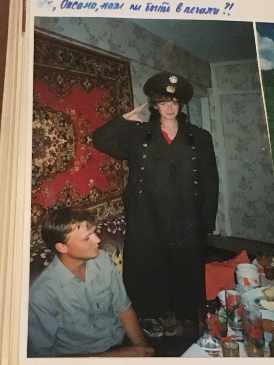 «Бюджетникам обещают поднять зарплату аж на 3%. Вот куда мне сейчас девать эти 18 руб.?» («Уральские пельмени»). И другой вариант из того же источника: «Пенсию подняли на 2%. Ура, Мальдивы стали на 20 метров ближе!»
