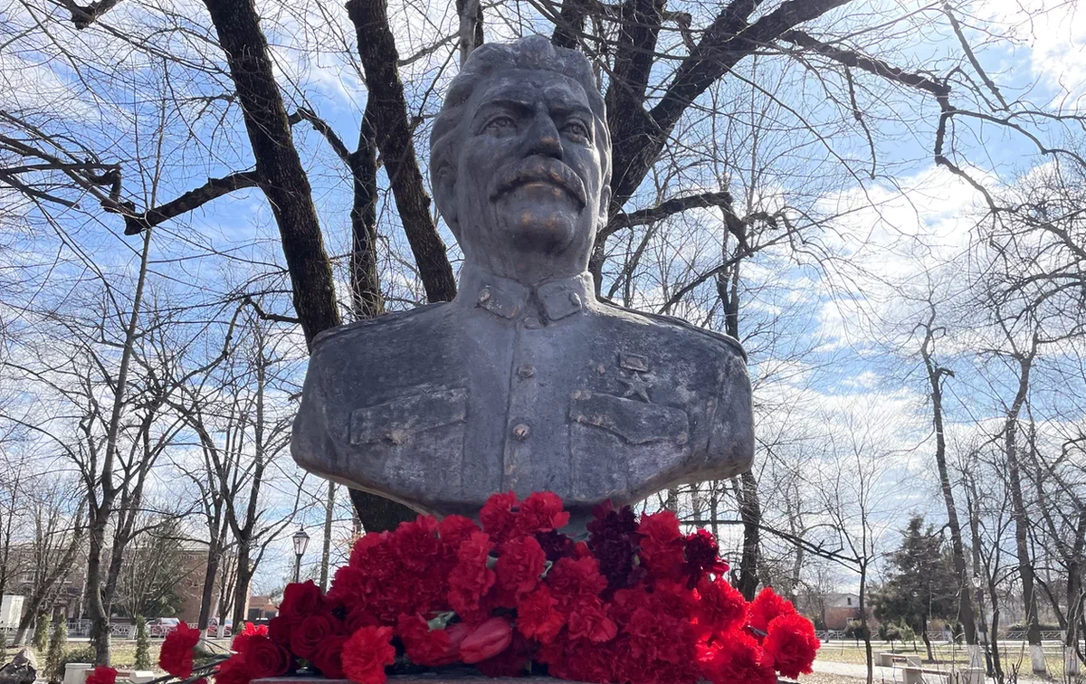 памятник сталину у балтийского вокзала