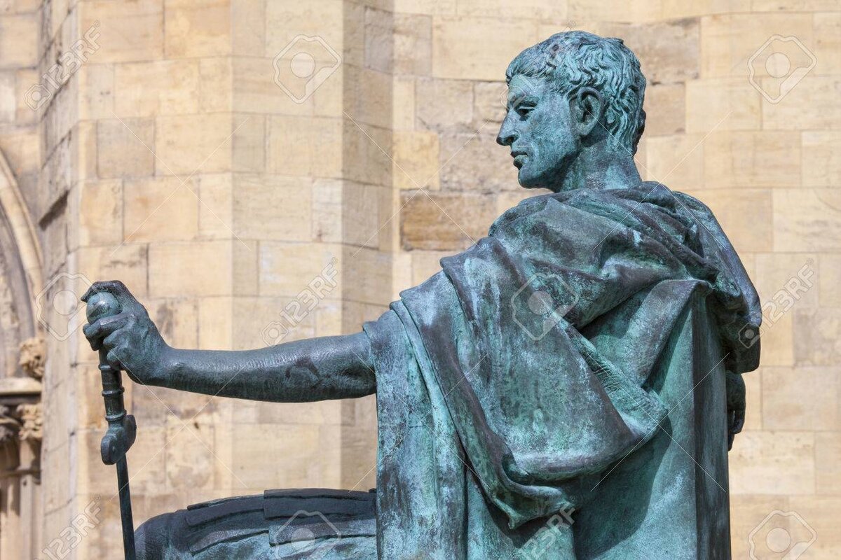 Статуя императора Константина в Йорке