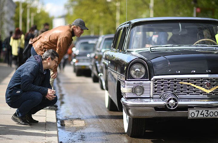 Автолюбитель стой. Чайка автомобиль.