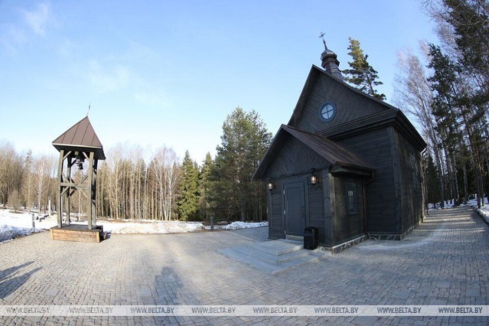     В мемориальном комплексе "Хатынь" 18 марта освятили восстановленный храм Рождества Пресвятой Богородицы. Фото: БелТА