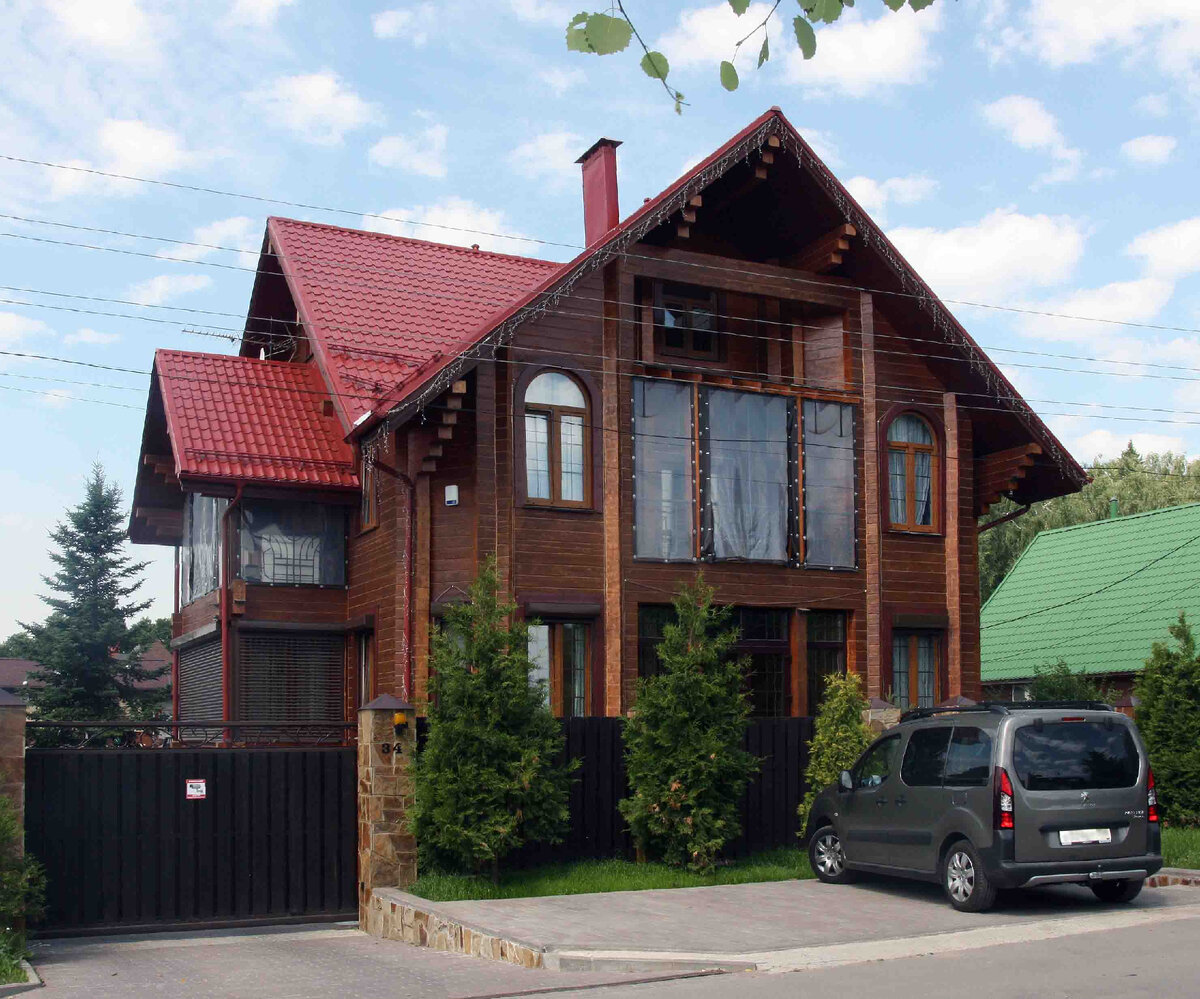 Мягкие окна в доме из бруса.