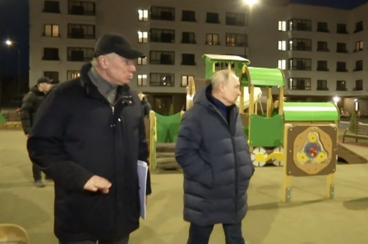    Владимир Путин в Мариуполе.