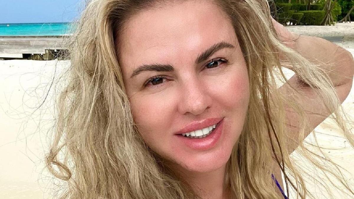    Анна Семенович:instagram.com/ann_semenovich