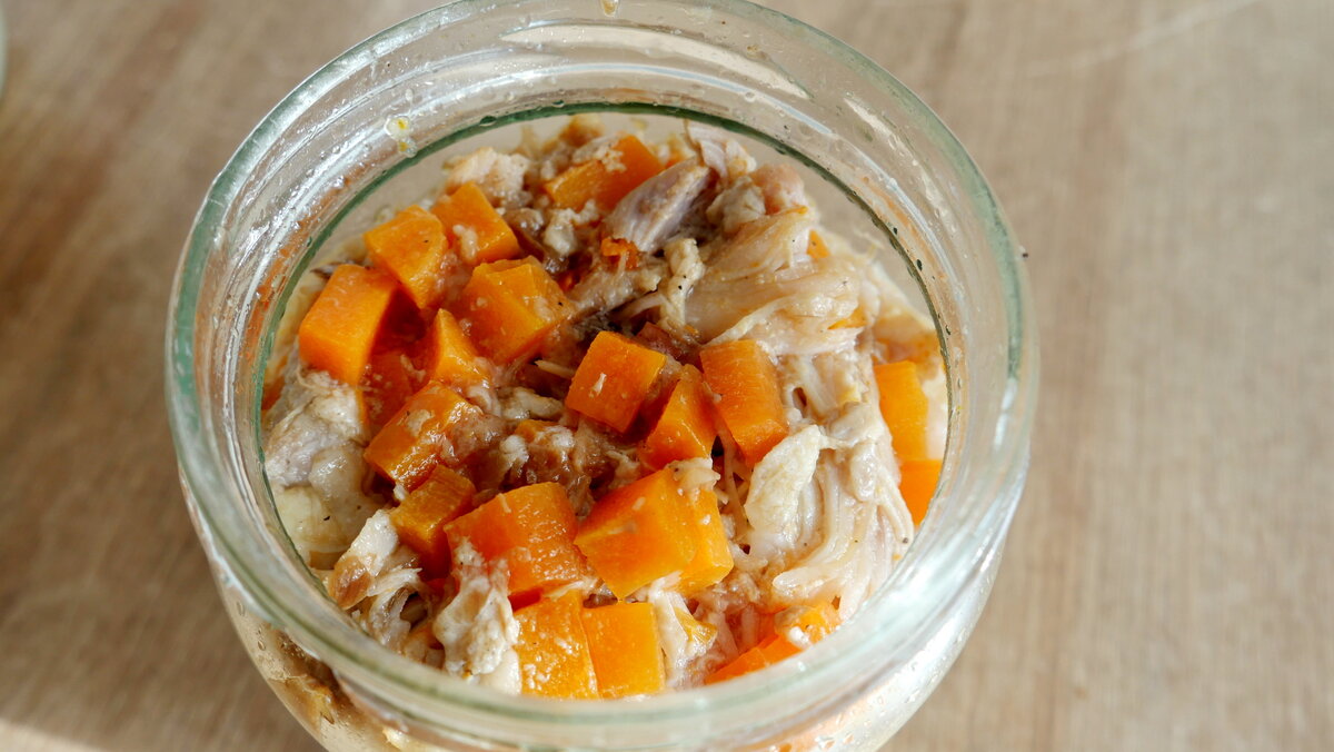 Хорошо разогревается в горячей воде.