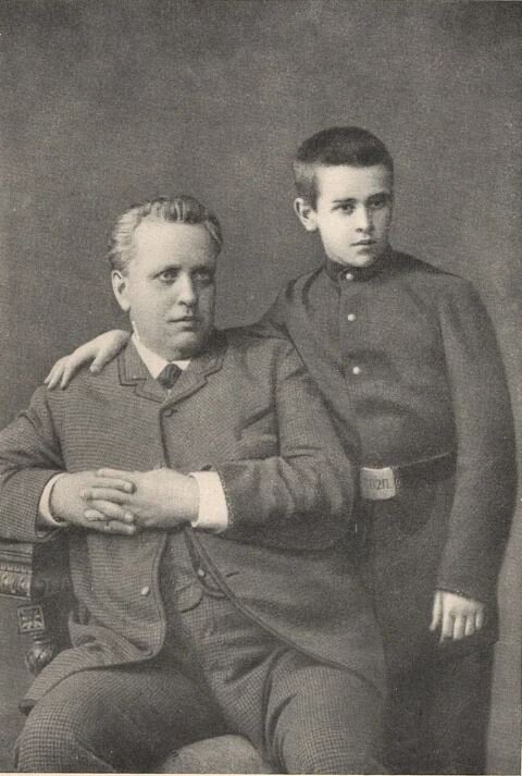 М.И. Писарев с сыном Виссарионом. 