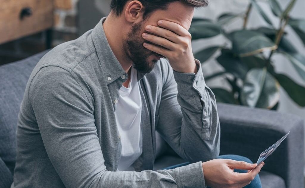 Друзья, не держите всё в себе. Делитесь своими печалями, бедами, сомнениями, а также радостями и положительными эмоциями.