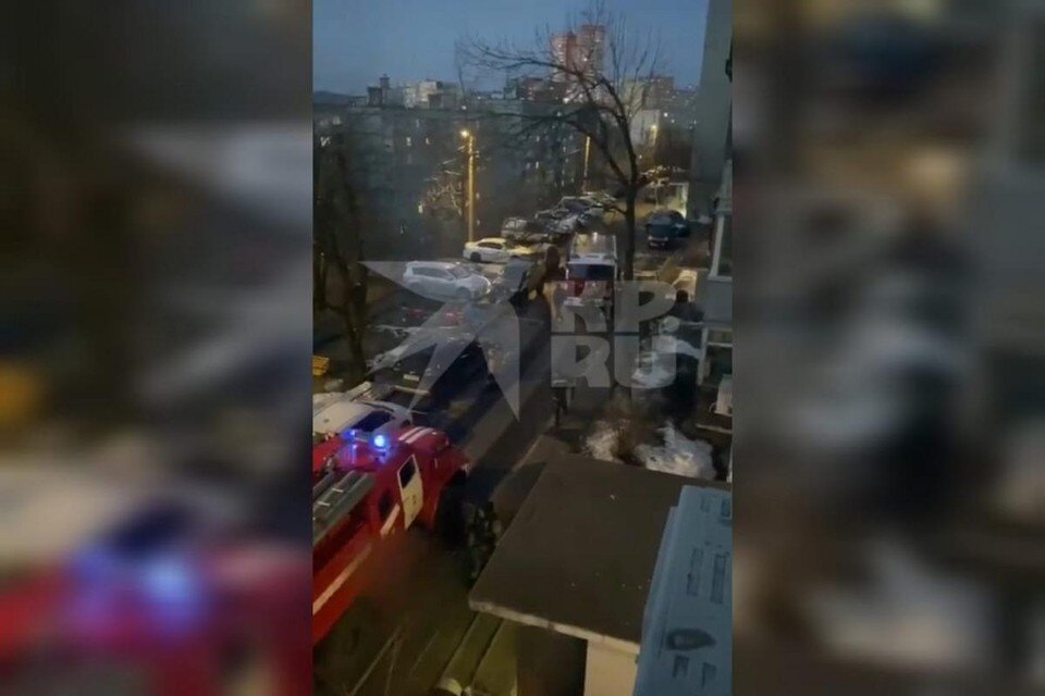     Балкон вспыхнул около семи вечера.  принтскрин видео.