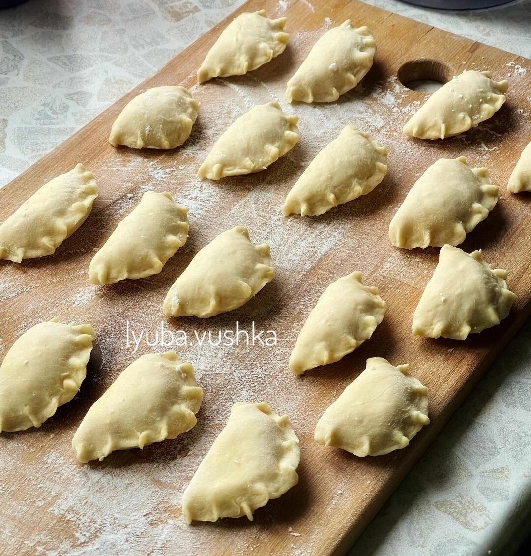 Нежное, как пух! Вкусное и эластичное тесто на вареники и пельмени. | Мамины  минутки | Дзен