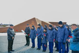 В Ржев к мемориалу Советскому солдату съездил тверской кадетский класс ФСБ с наставниками