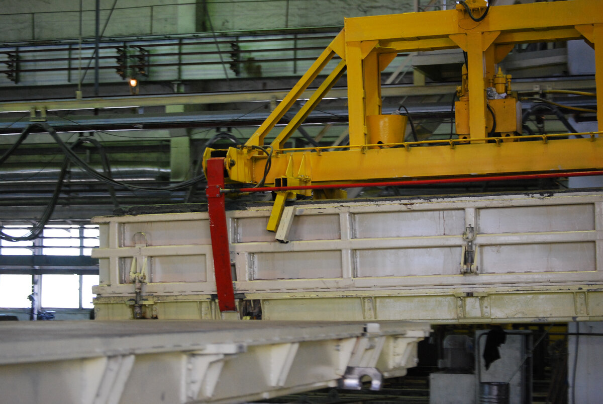 первая производственная линия на заводе в пос.Рефтинский