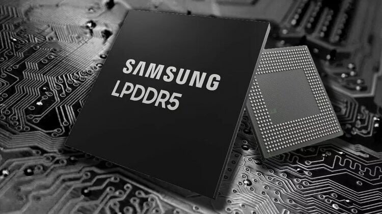    Постоянная память существенно медленнее оперативной, поэтому в теории ее расширение не должно сказаться на скорости работы устройства