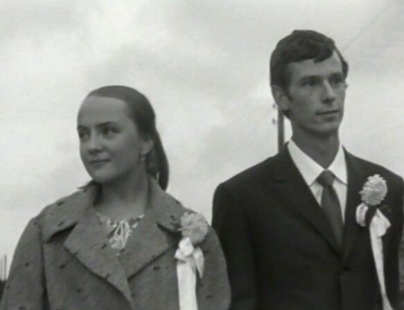 Фото из открытых источников интернет.249567.jpg Кадр из фильма  "Осенние свадьбы".