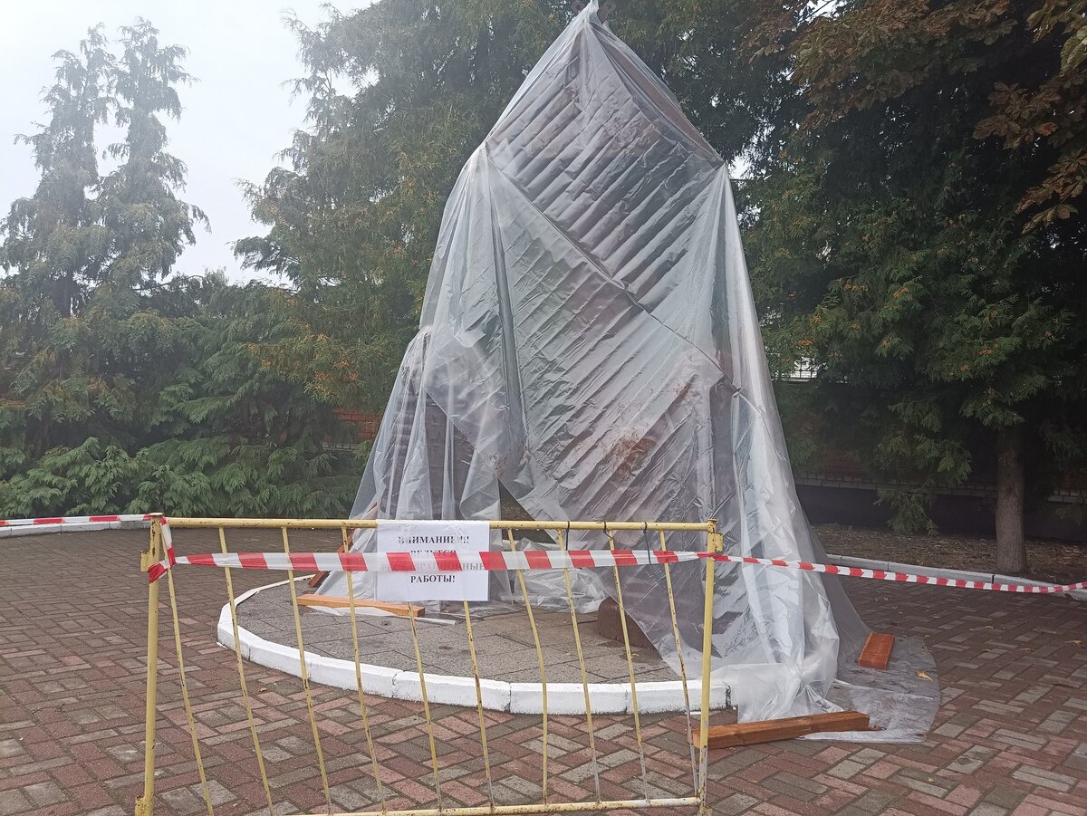    В парке Толстого Брянска уничтожат легендарные деревянные скульптуры князя Романа Брянского и Деснянки avchernov