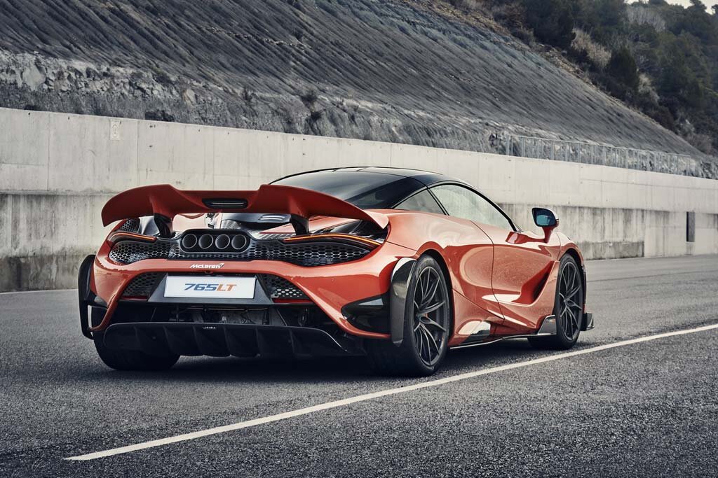 Спортивные машины 2023