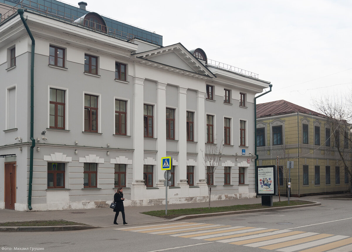 Большая Татарская улица, дома 13с1 и 15. 4 апреля 2023 года. Фото автора