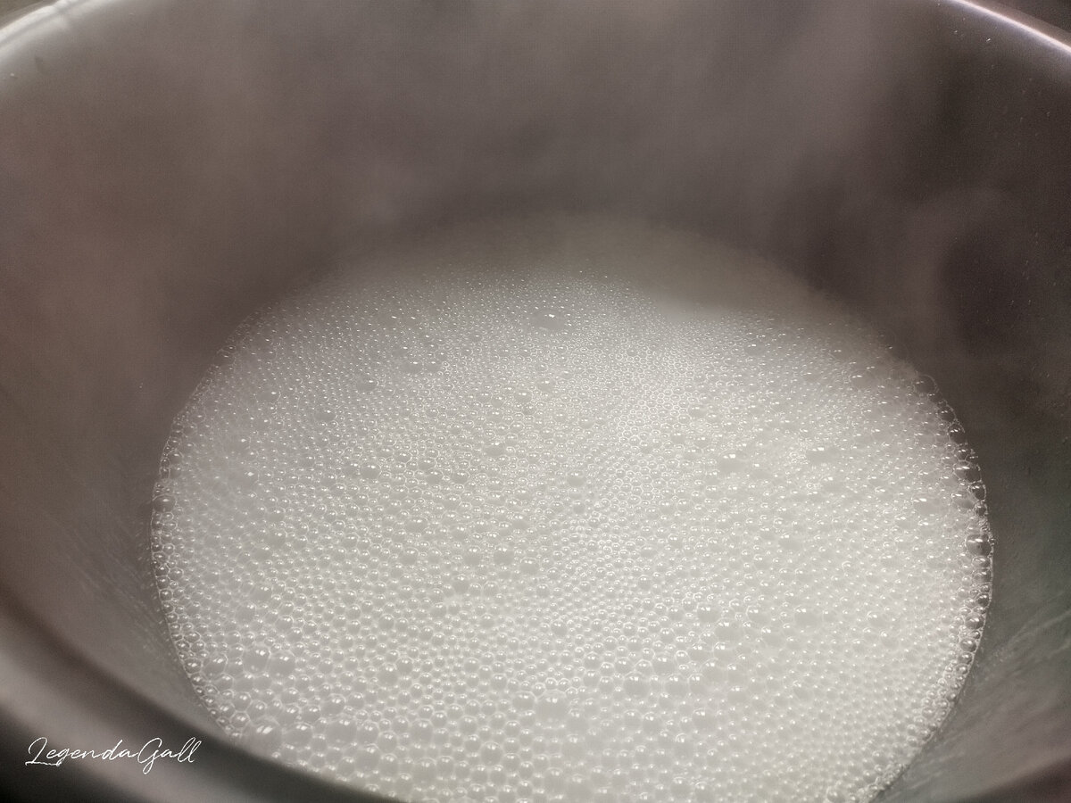 И чуть больше литра воды. Пузырится сильно, как шипучка