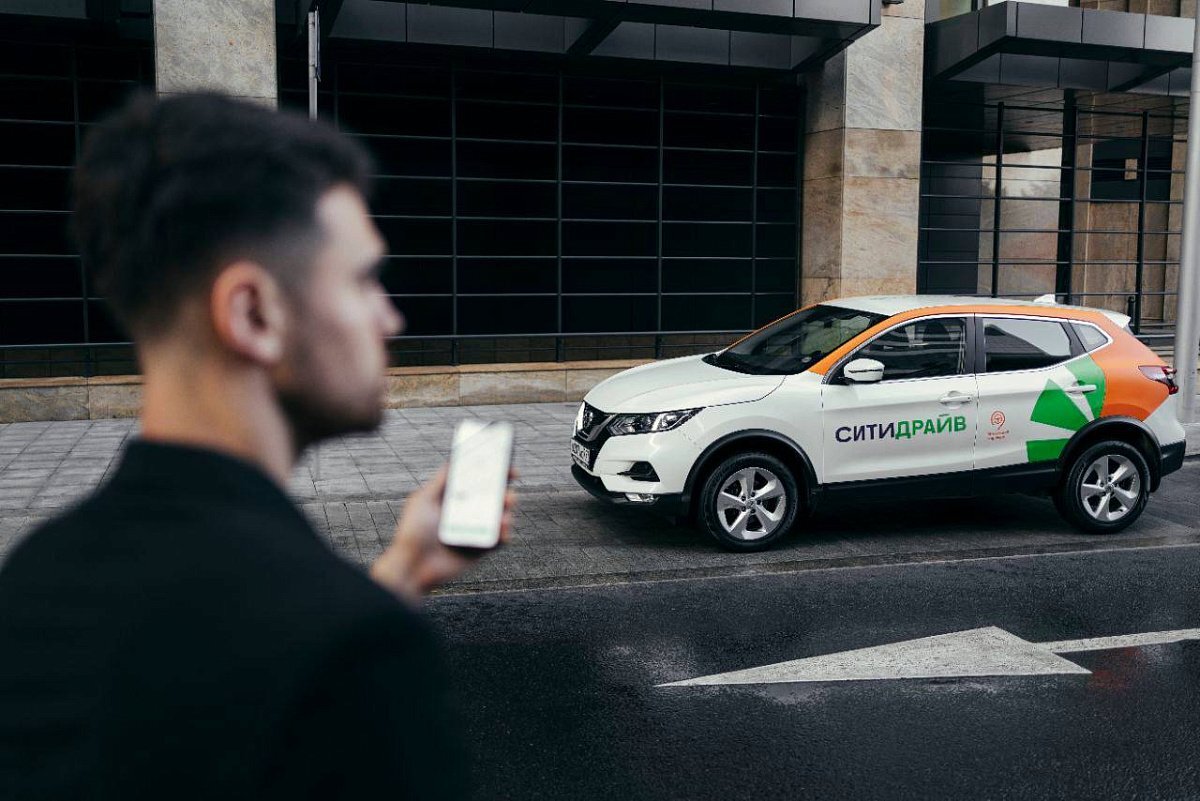     Каршеринговая фирма "Ситидрайв" первой в России предложила свои услуги водителям-инвалидам