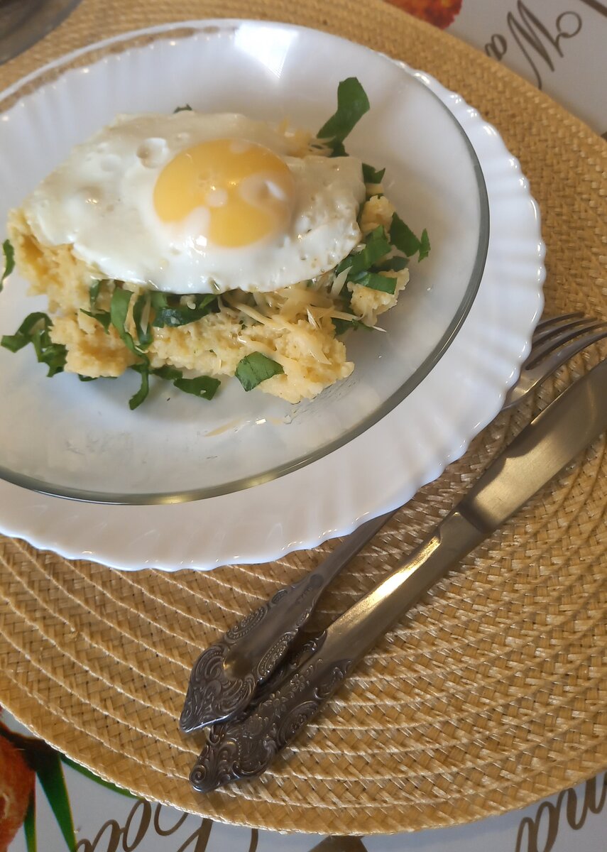 Каша со шпинатом, пармезаном и яйцом