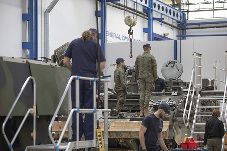   США заявили о предоставлении очередного пакета военной помощи Украине, размер которого, предположительно, должен составить $2,9 миллиарда Фото: MarÃ�A JosÃ� LÃ�Pez/Keystone Press Agency/ www.globallookpress.com