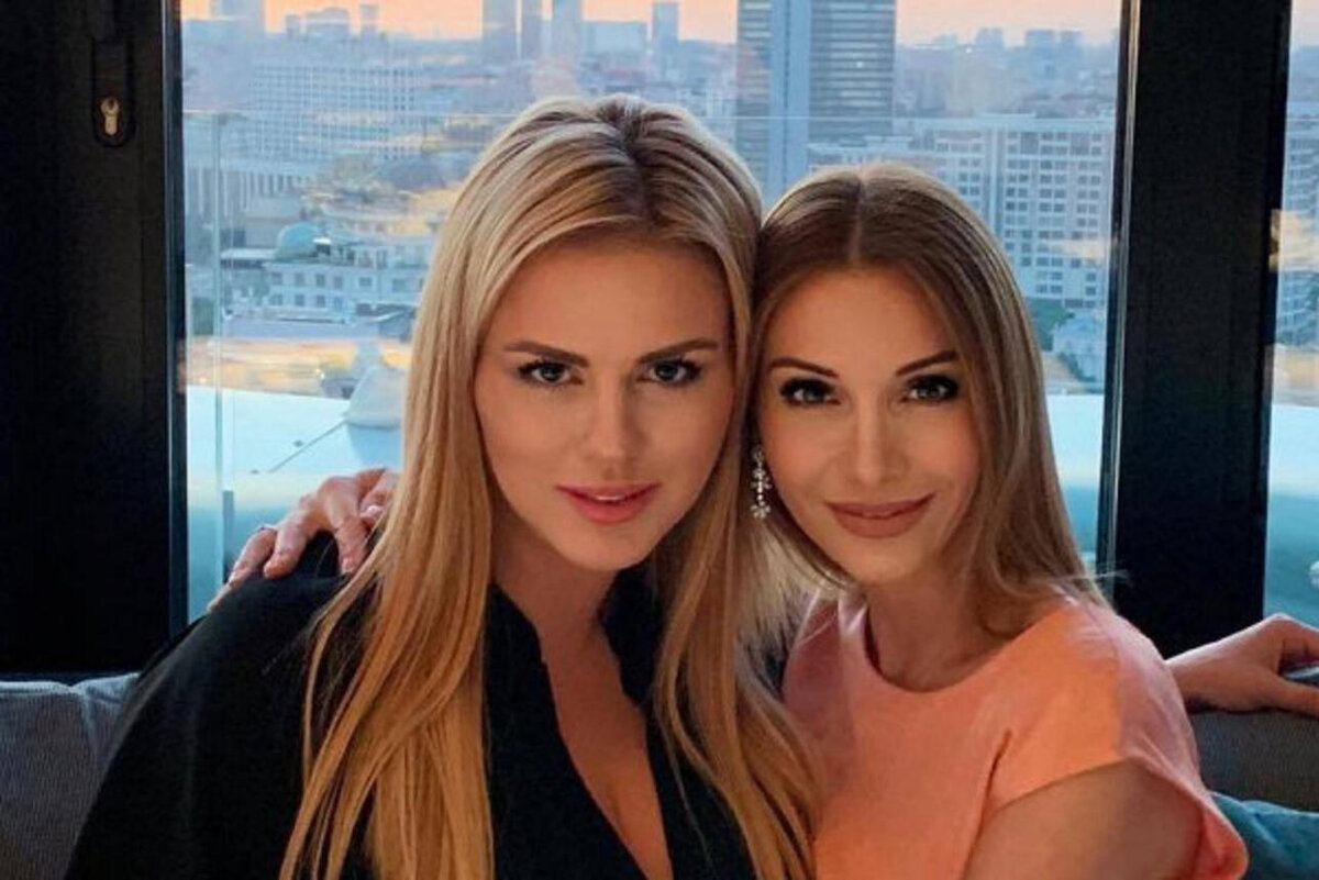    Анна Семенович и Ольга Орлова Социальные сети