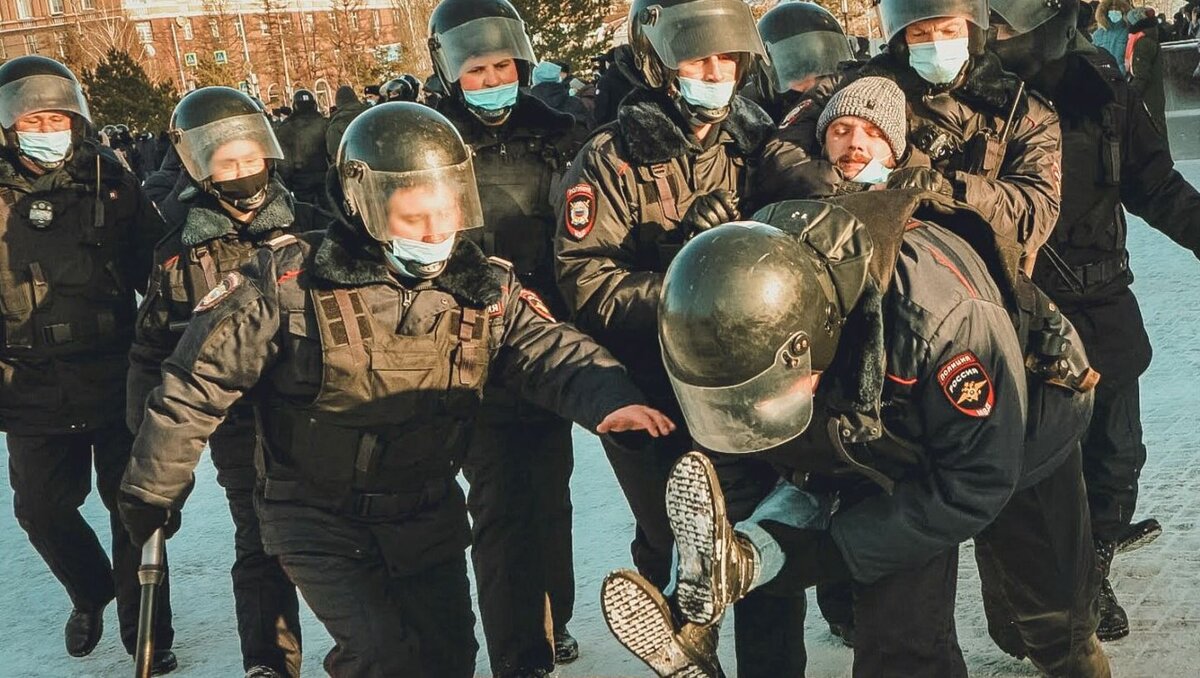     Ещё одного участника хасанской банды Данияра Шанова задержали в Приморье. Он участвовал в вымогательстве и, вероятно, бандитизме — расследование проводит СК.