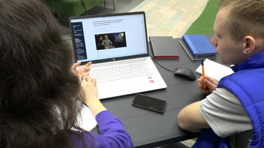     Волонтеры Хабаровского края завершают подготовку к Всероссийскому онлайн-голосованию за благоустройство общественных территорий. В этом году оно пройдет с 15 апреля по 31 мая включительно.