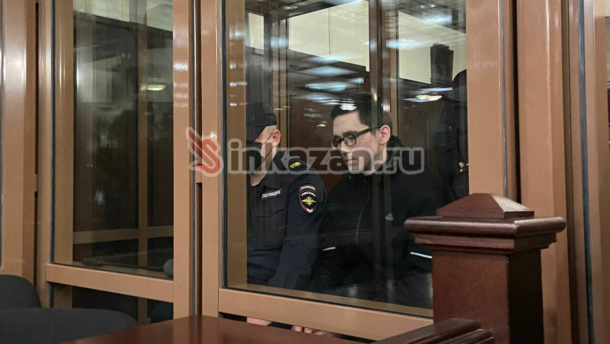     Напавшего на гимназию №175 в Казани в мае 2021 года Ильназа Галявиева суд приговорил к пожизненному заключению. Об этом в своем телеграм-канале сообщило издание Inkazan из зала суда.