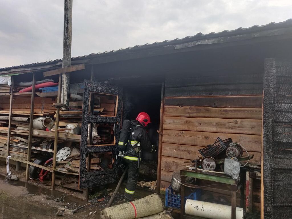 В Гродно горели два дома и гараж: к счастью, без пострадавших | Новости  Гродно s13.ru | Дзен