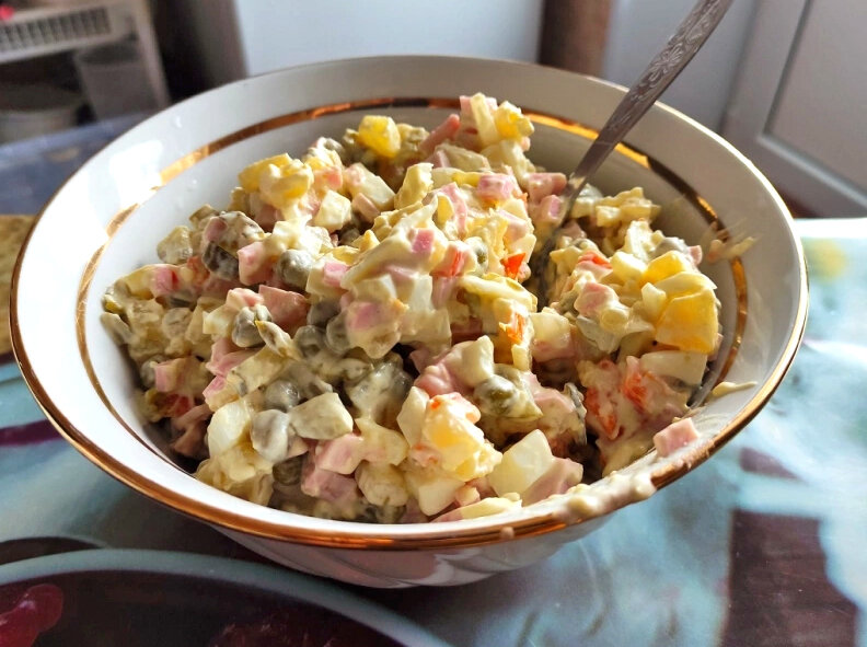 Салат с ветчиной