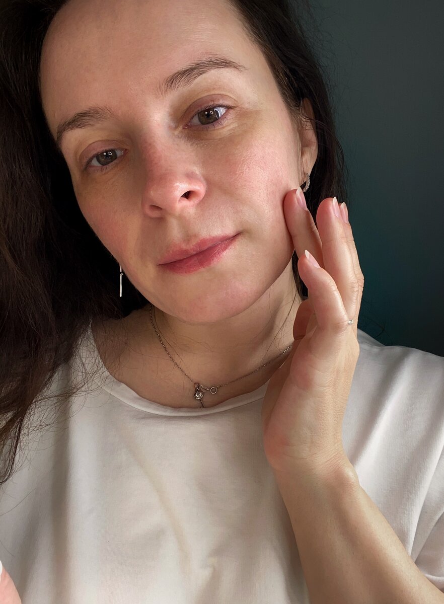 Использую 2 средства по уходу за кожей 