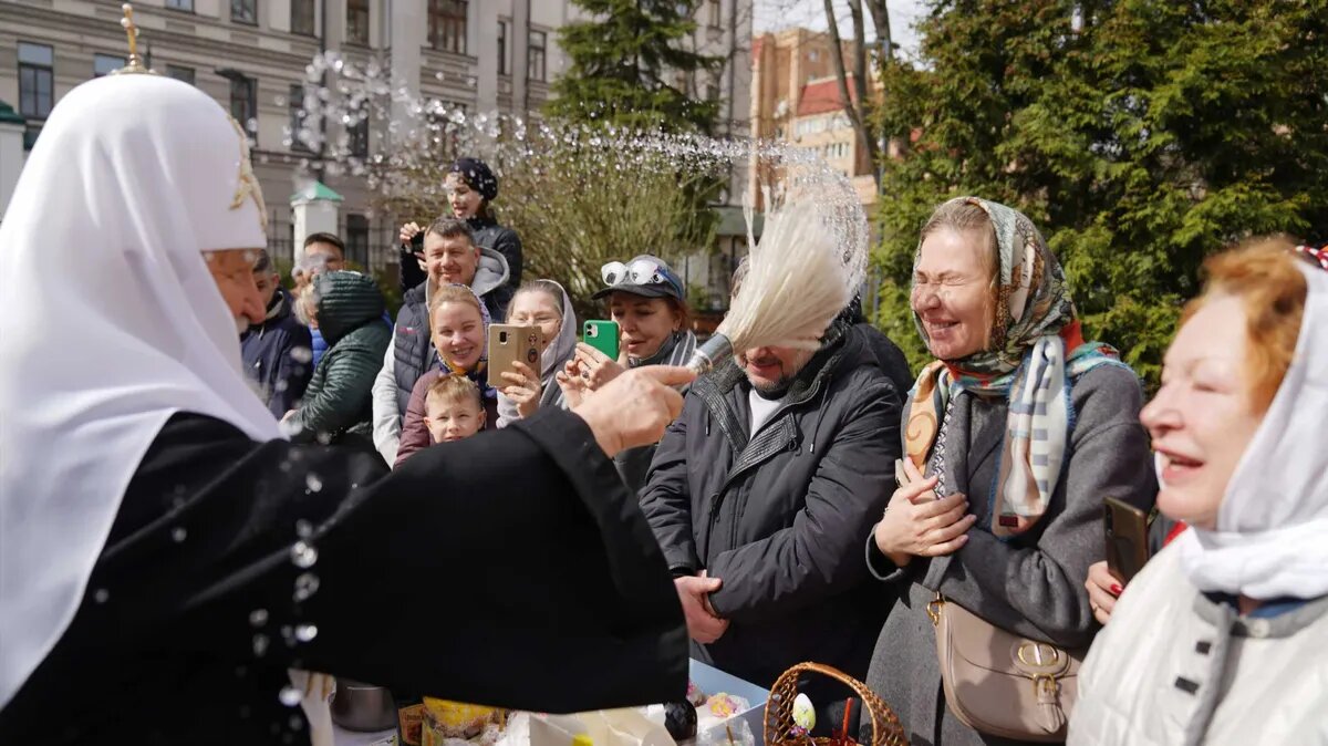 Фотографии Патриарха Кирилла были подвергнуты монтажу