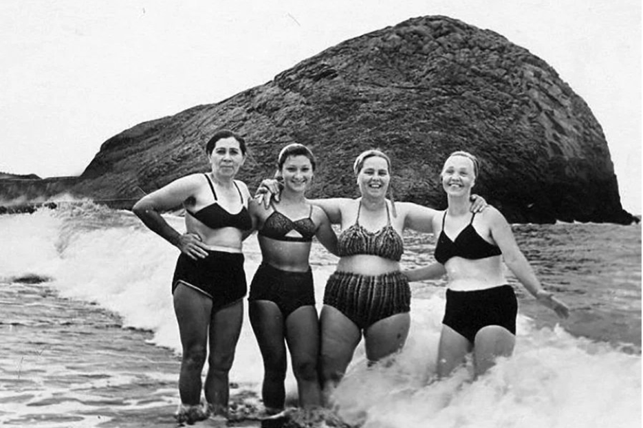Женщины на пляже (81 фото)