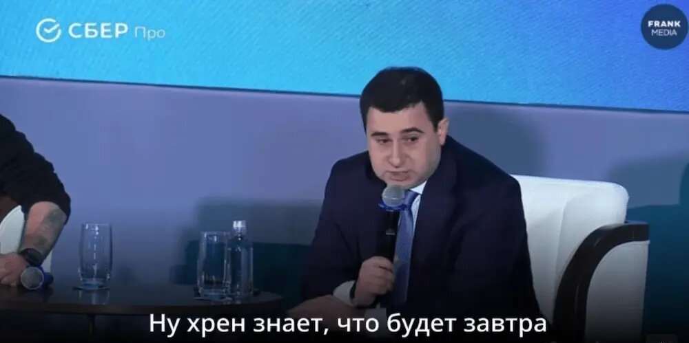 Хрен мужика. Хреновые открытки. Веселый тракторист. Любовь приходит и уходит а кушать хочется всегда. Стасишин хрен знает.