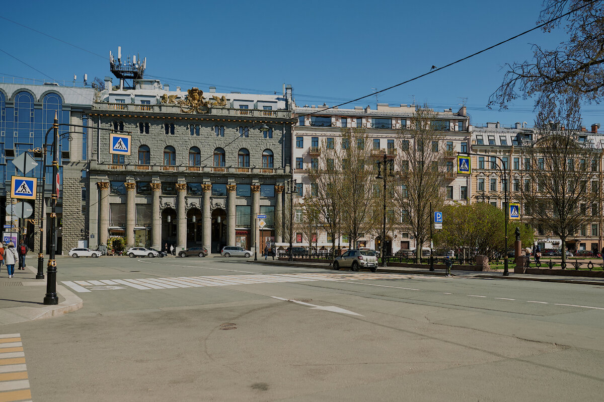 Дом Кино на Манежной площади (Караванная, 12)