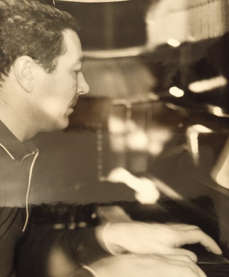 Юрий Яковлевич за инструментом