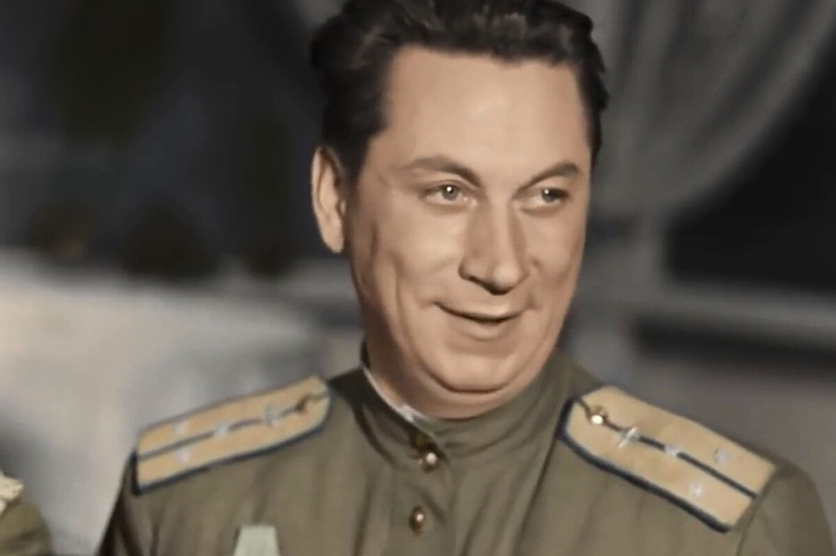 Советский актёр театра и кино Василий Меркурьев