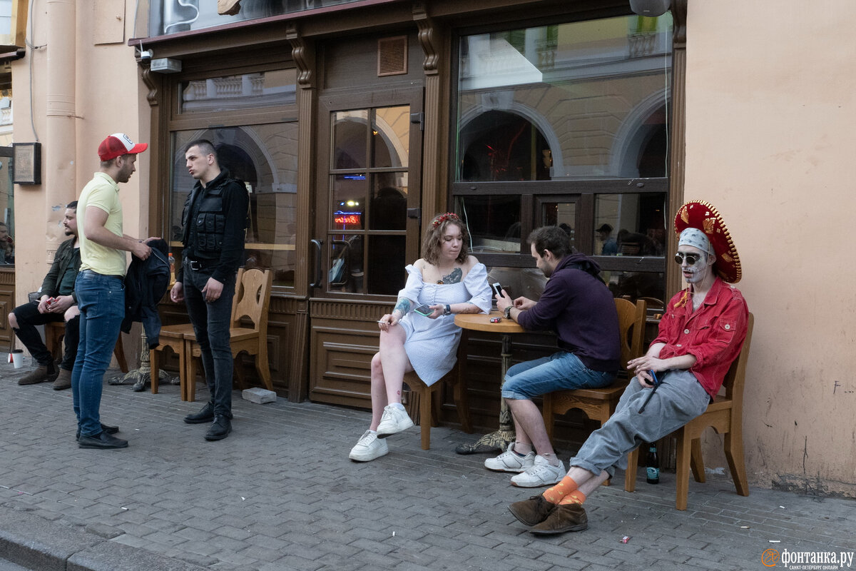 Думская улица бары. Бары на думской. Думская закрыта. Улица баров в питере на думской. Думская улица 2.