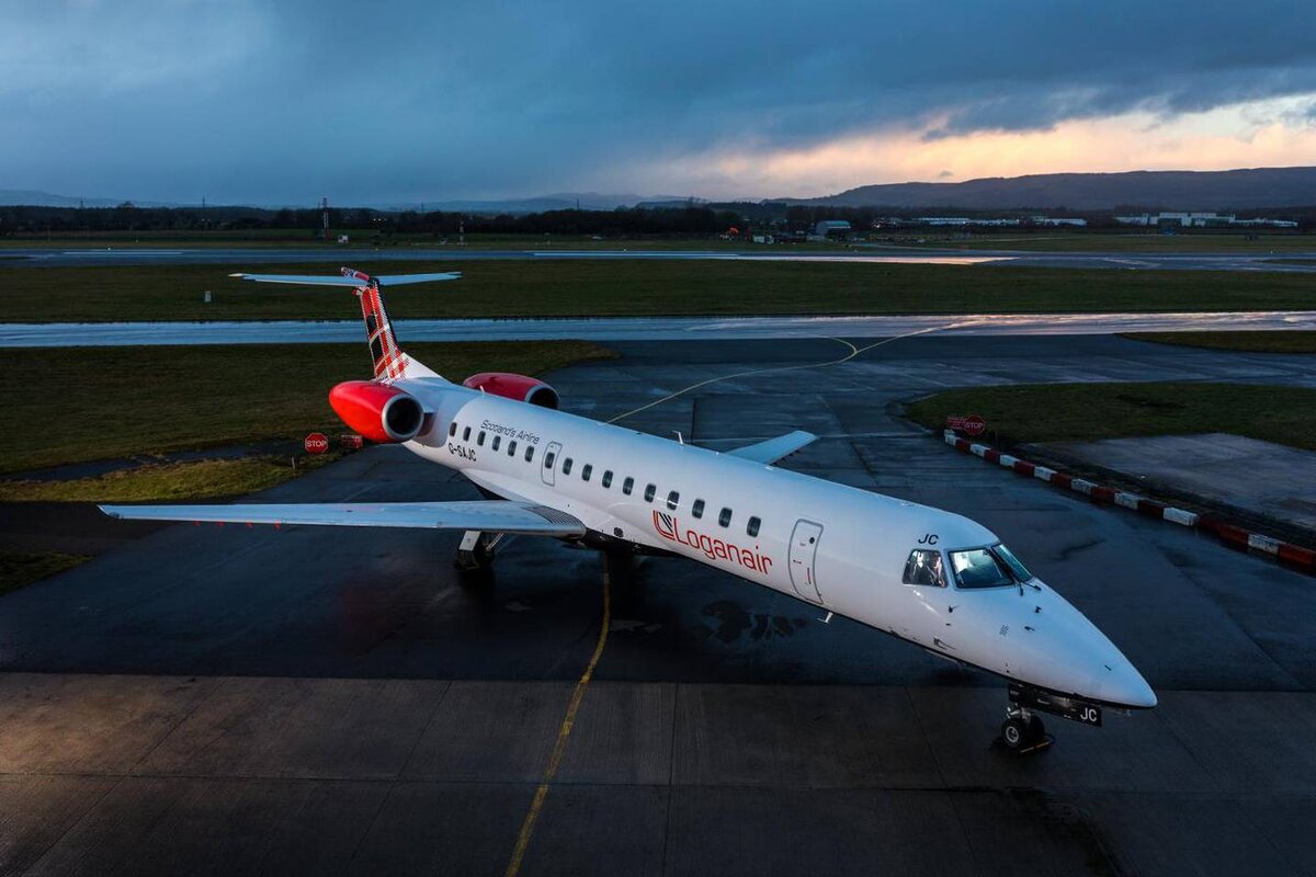 Какой самый короткий. Loganair авиакомпания. Loganair. Авиакомпания Шотландии. Scotland Airlines.