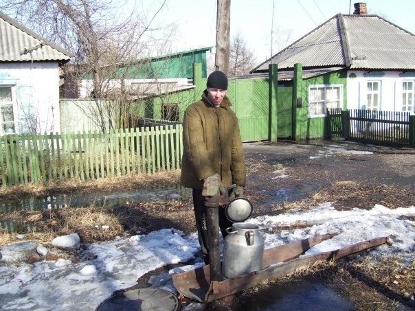 Знаю, что на Дзене есть традиция писать статью-знакомство с автором, но я откладывал её до последнего, поскольку: кому интересно читать подробности биографии незнакомого человека?-2