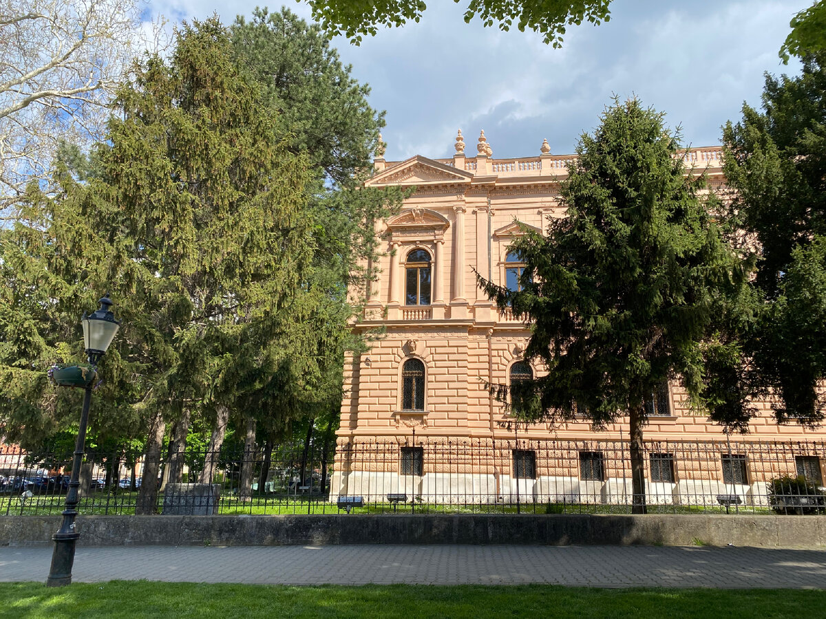 Если надо еще писать про мои бдения в Белграде, ставьте лайк!