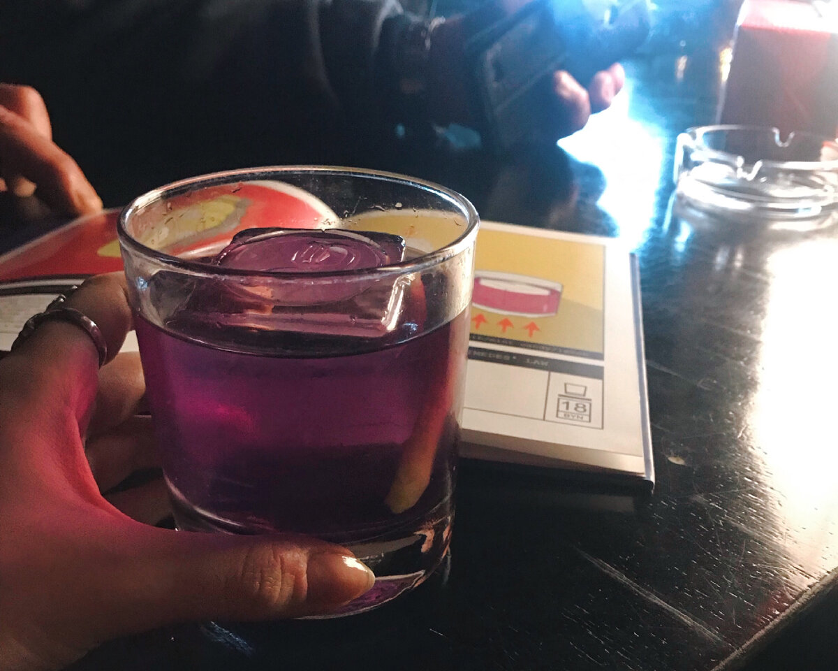 Коктейль в баре «Курилка»