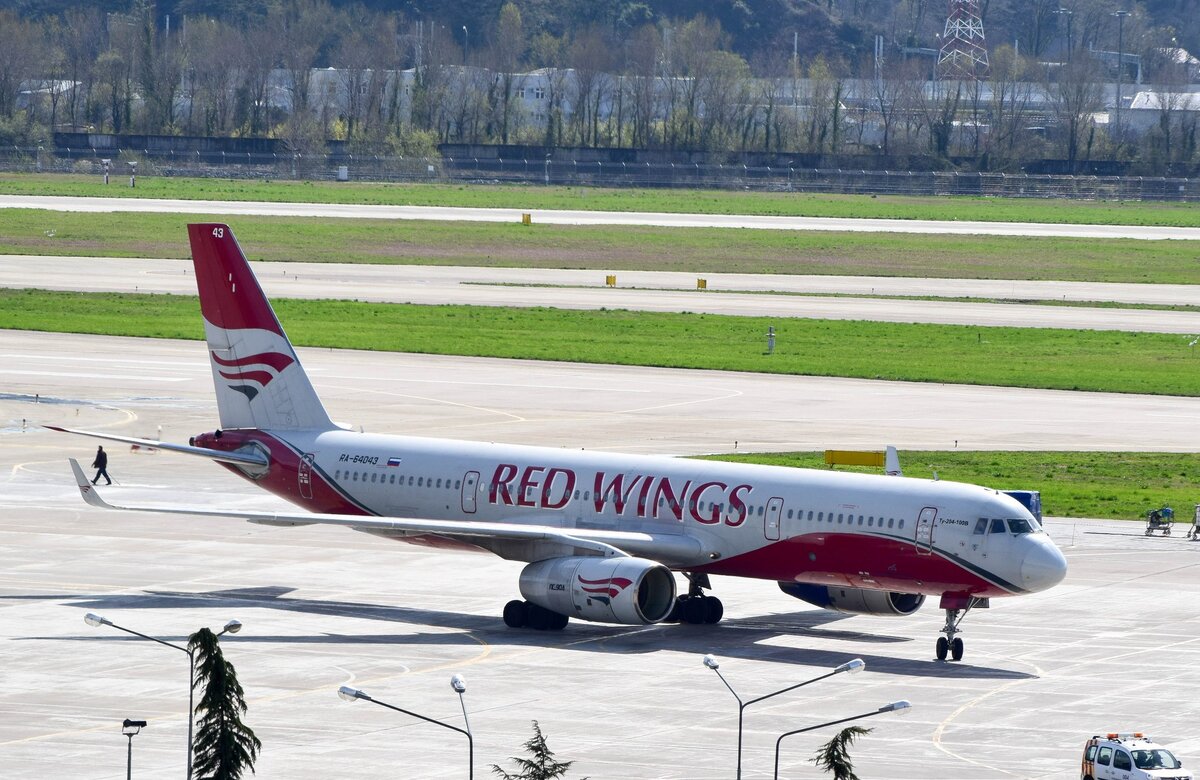 Ту-204 RA-64043 авиакомпании Red Wings