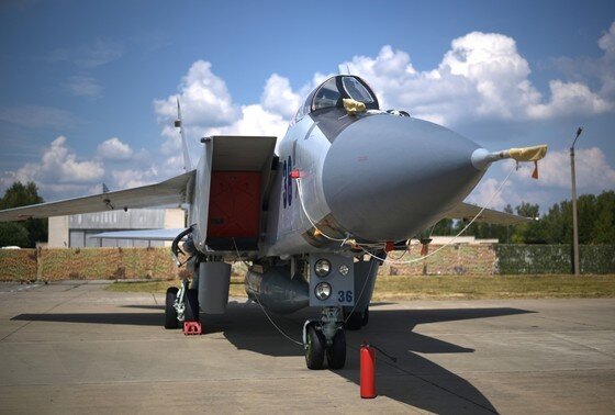    Истребитель-перехватчик МиГ-31К с изделием 9-С-7760 (АРК «Кинжал»)