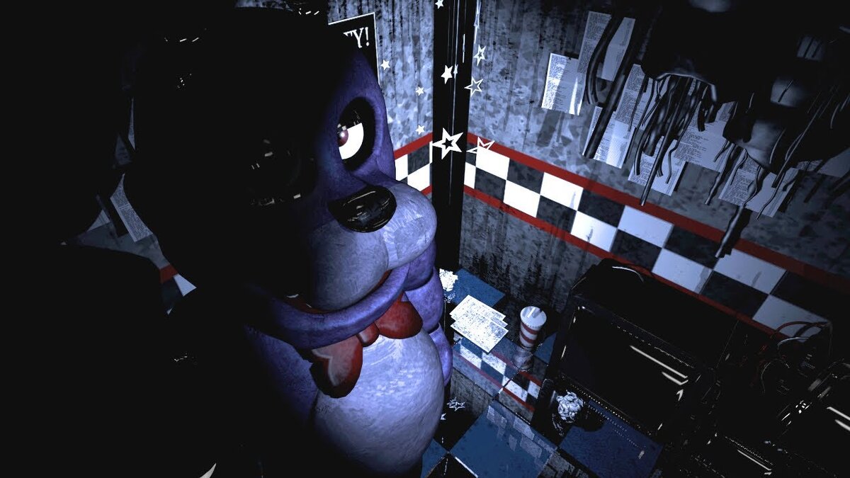 Бонни смотрит в камеру. 