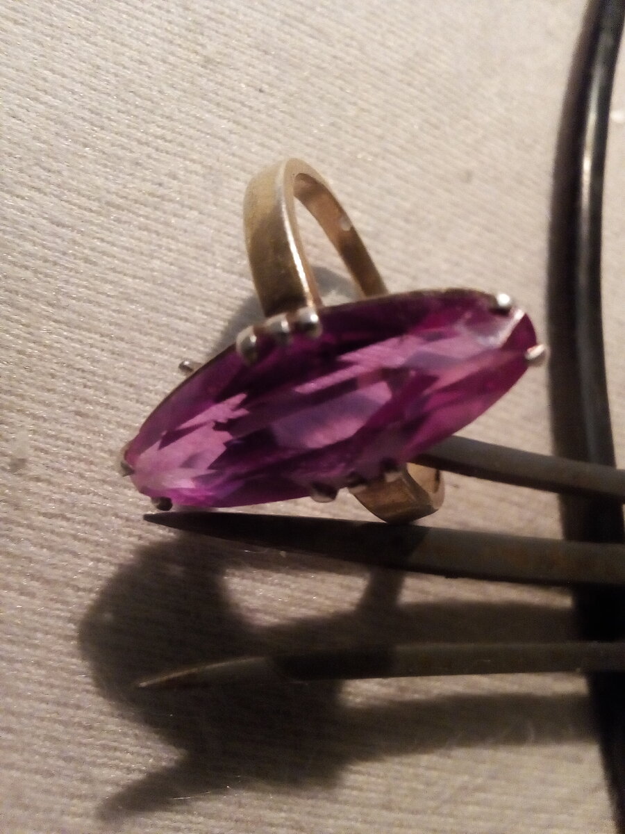 Серебро в позолоте с камнем синтетическим