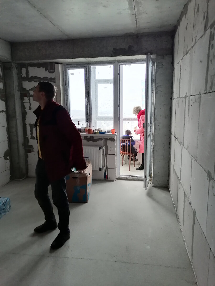 Первый раз в новой квартире! В коробке унитаз ;) 