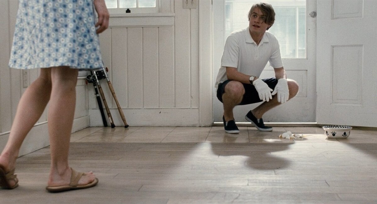 Зная злодейские амплуа Майкла Питта, казалось, что именно он исполнит роль Питера.